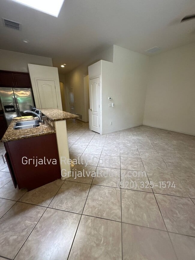 Building Photo - Beautiful 3 Bedroom, 2 Bath House for Rent (River/La Cholla)