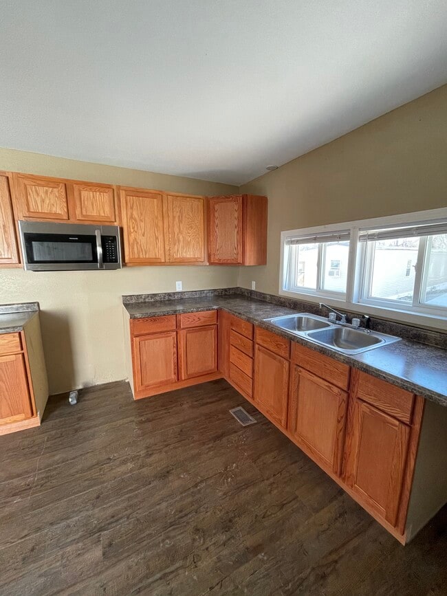 Building Photo - 121 Countryside Ln