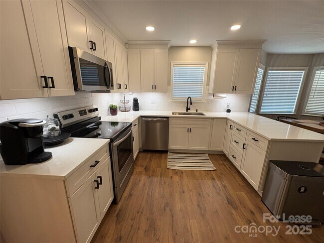 Foto del edificio - 7901 Saddleview Ct