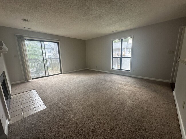 Foto del edificio - Sweetbriar Condos in North Raleigh - 2 bed...