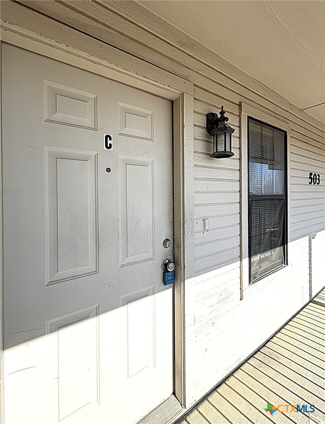 Building Photo - 503 Bermuda St