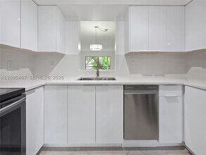 Building Photo - 2212 S Cypress Bend Dr