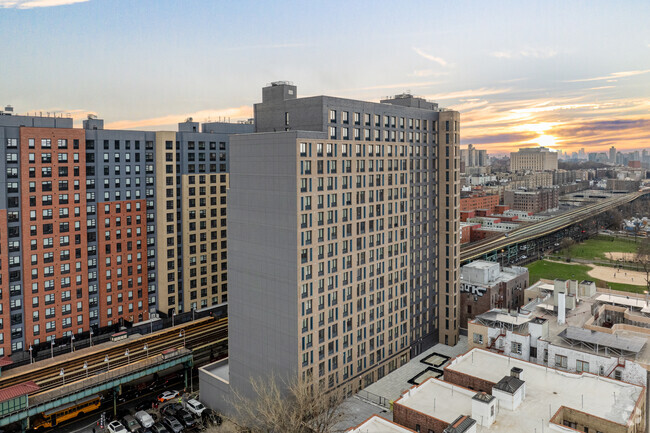 Building Photo - River Crest Apartments