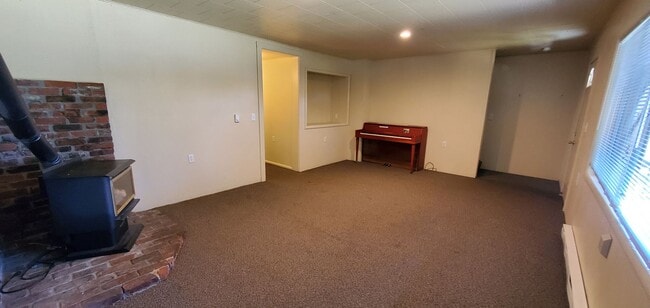 Building Photo - August Pre-lease - 5bd/2ba