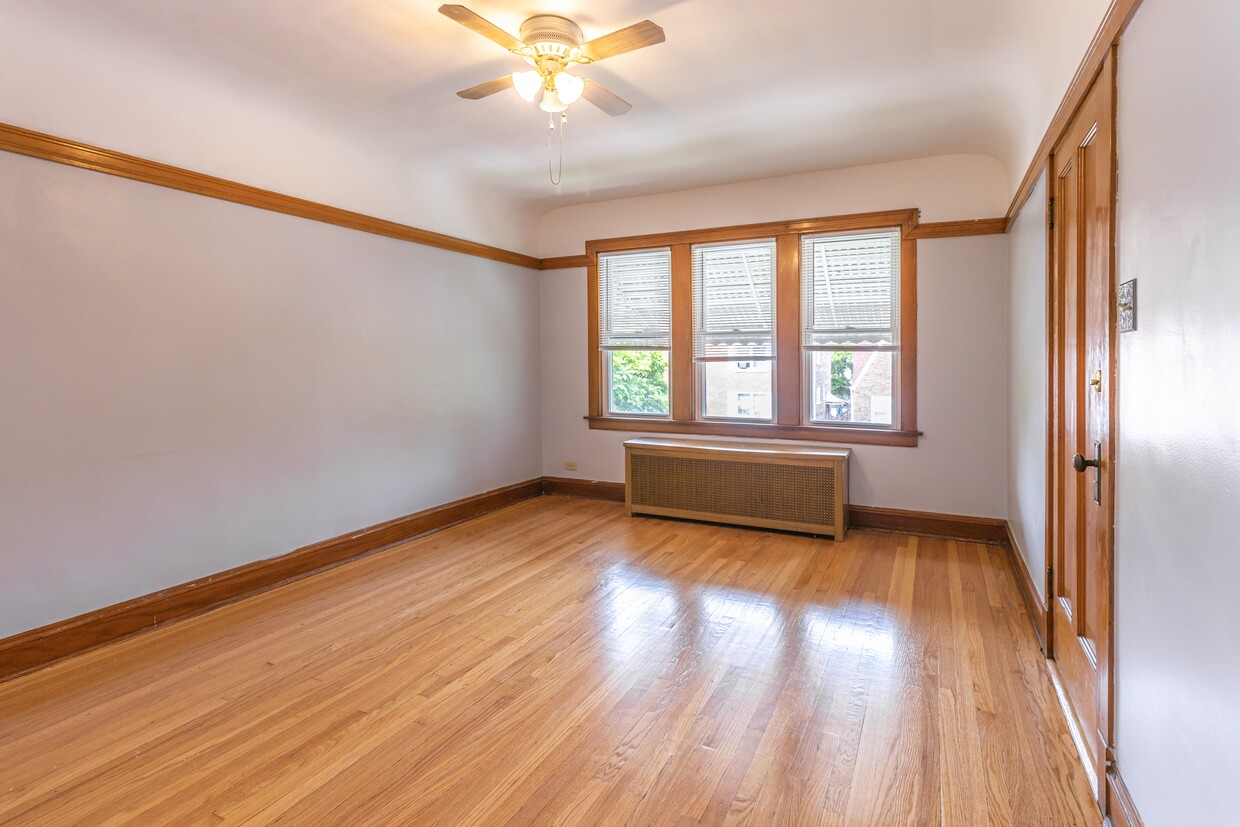 Primary Photo - 2431 N Linder Ave