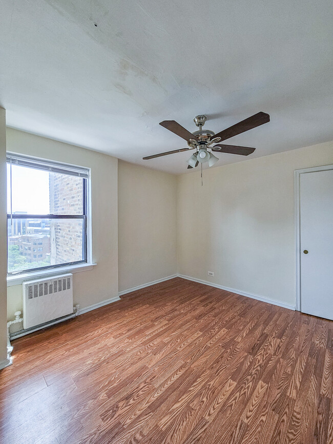 Foto del edificio - 4730 N Winthrop Ave