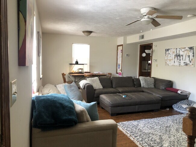 Foto del edificio - 3/2 Townhome on S Montgomery St