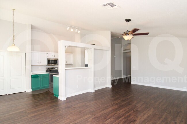 Foto del edificio - 865 N Jackson St