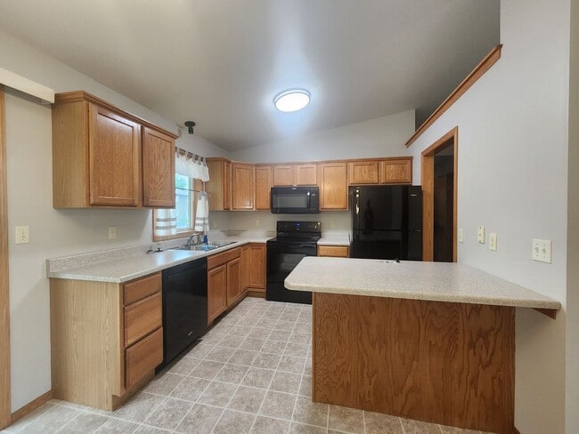 Building Photo - 821 S Whitewood Ave