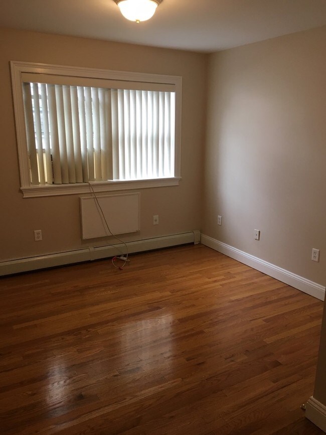 Foto del edificio - 6 E 236th St