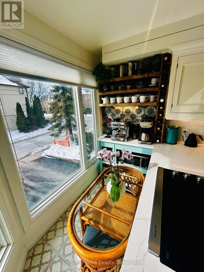 Building Photo - 109 Brant St