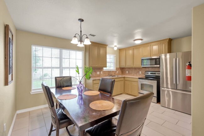 Building Photo - 125 Pine St