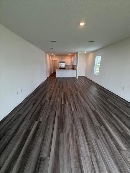 Foto del edificio - 5477 Crown Pt Rd