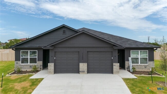Building Photo - 1106 Lindsey Dr