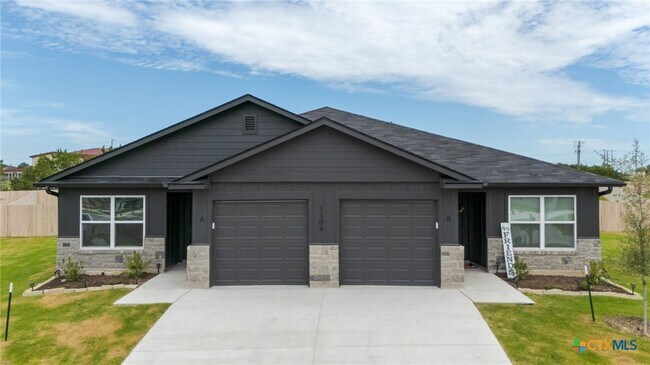 Foto del edificio - 1106 Lindsey Dr