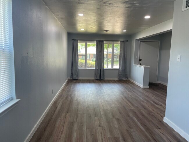 Foto del edificio - 9655 Lanward Dr