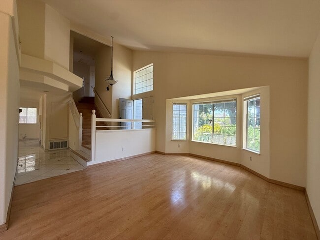 Building Photo - 581 Hellyer Ave