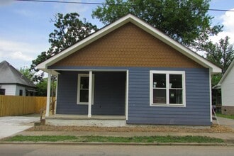 Building Photo - 909 Kelley St