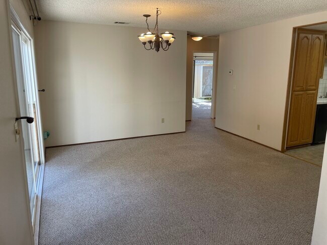 Building Photo - 2148 Meadow View Pl