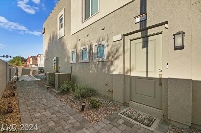 Building Photo - 4907 Chidlaw Ave
