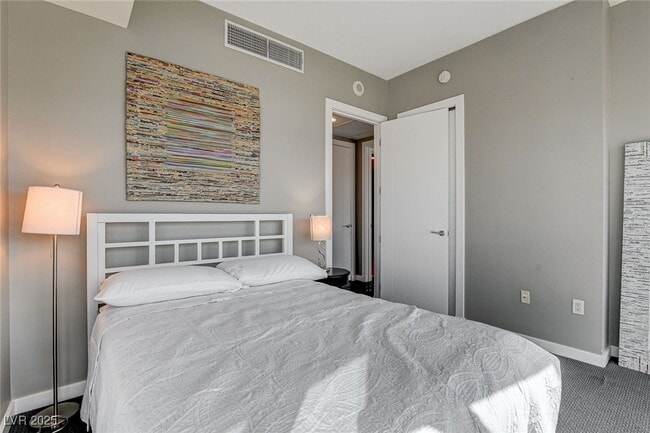 Building Photo - 4575 Dean Martin Dr