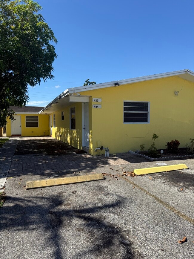 Building Photo - 420 NE 44th St