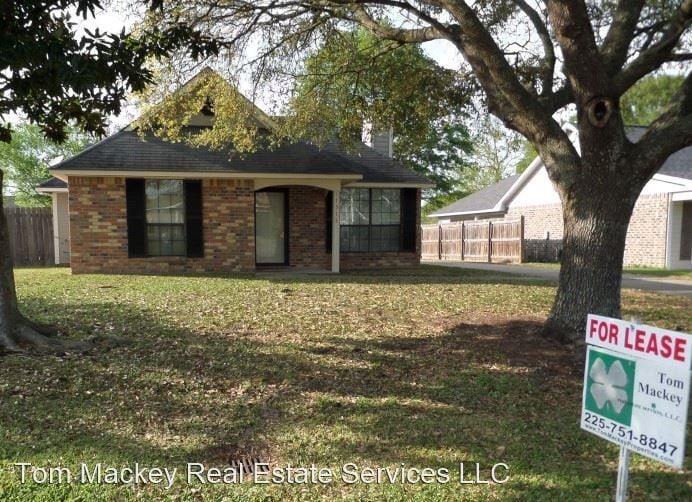3 br, 2 bath House 17573 Sugar Mill Ave. House Rental in Baton