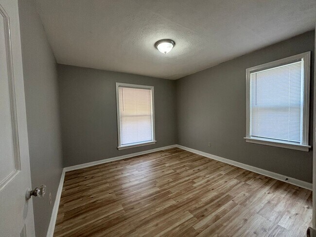 Foto del edificio - Spacious Single Family 4 Bedroom with Cent...