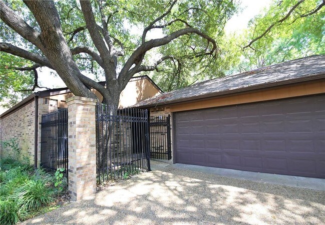 Building Photo - 3259 Whispering Oak