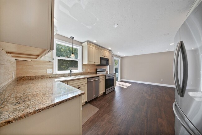 Building Photo - 6 Ellery St