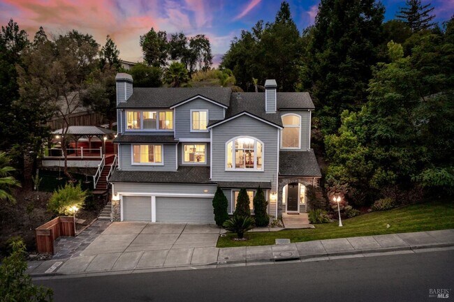 Foto del edificio - Luxury Living in Fountaingrove