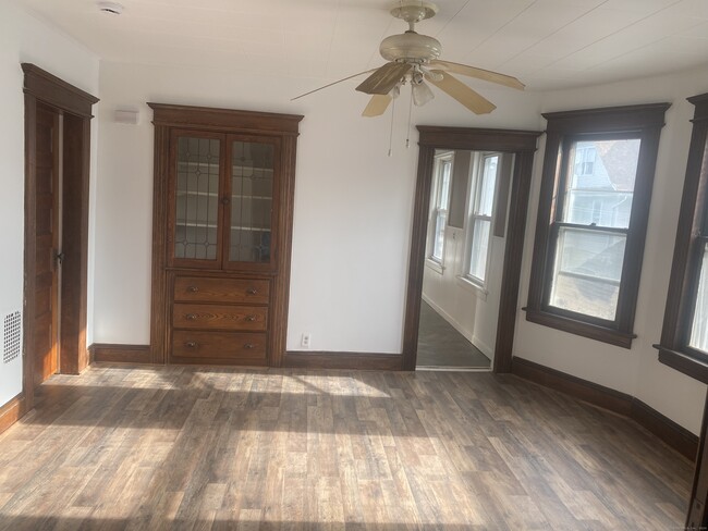 Building Photo - 263 Hawley Ave