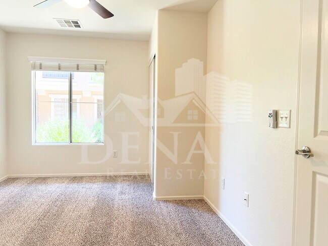 Foto del edificio - 9233 E Neville Ave