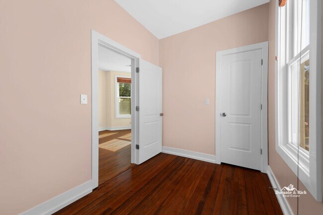 Foto del edificio - Albany Park 3++ Bedroom Duplex Has it All
