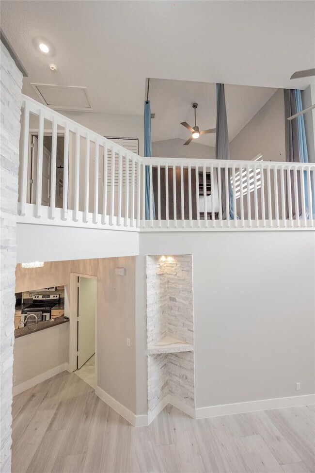 Foto del edificio - 50 Desford Ln