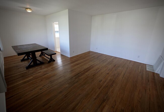 Building Photo - 15425 Parron Ave