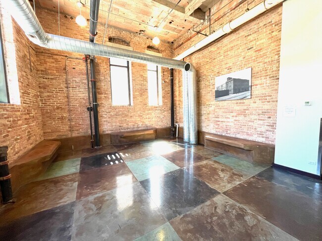 Building Photo - 222 S Racine Ave