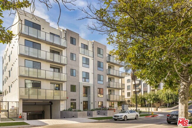 Foto del edificio - 2361 Fox Hills Dr