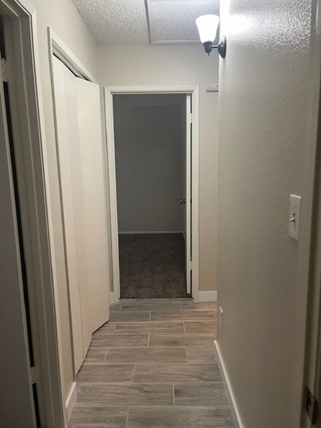 Building Photo - Mt817-8
