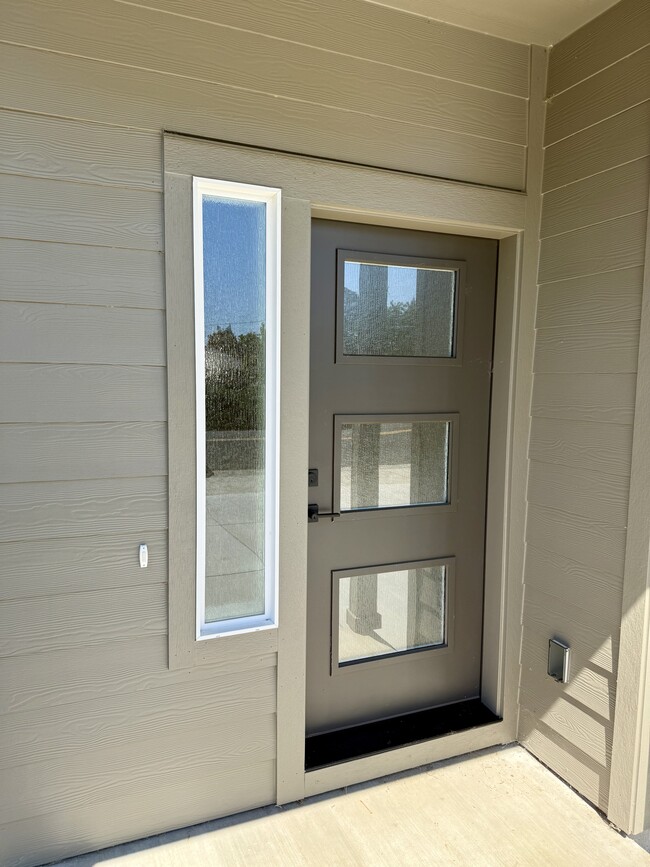 Building Photo - 410 Wagon Wheel Dr
