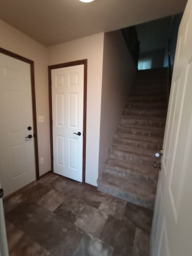 Foto del edificio - Two bedroom one bathroom w/ single garage