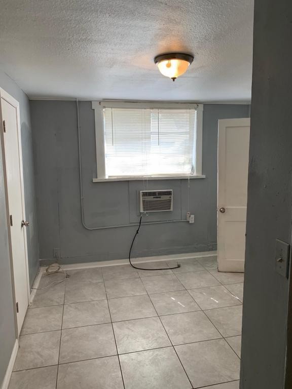 Building Photo - 418 E Amelia #G