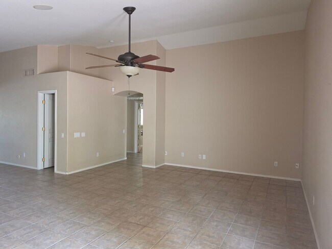 Foto del edificio - 3BD/2BA South Chandler Home with Pool on Corner Lot!