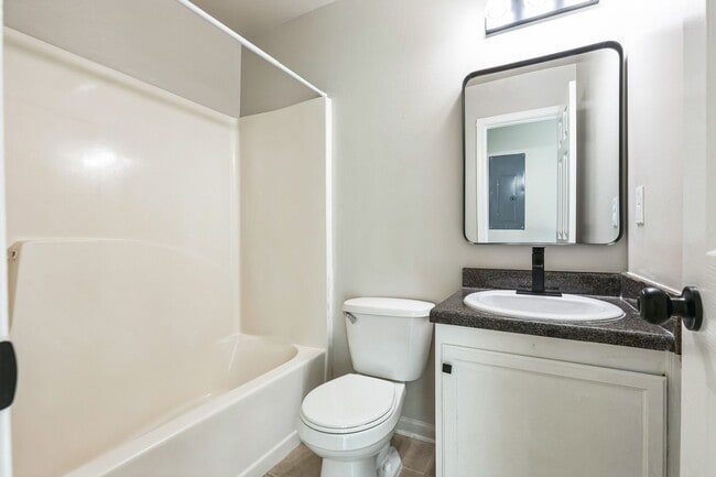 Building Photo - Spacious 4BR Townhome in Monroe