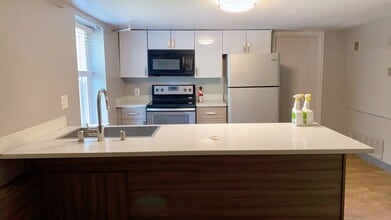 Building Photo - 3226 15th Ave W