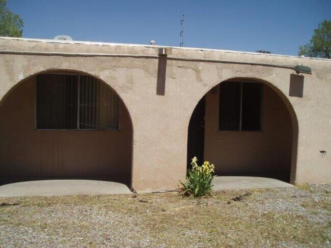 Foto del edificio - 520 Palomas Dr SE