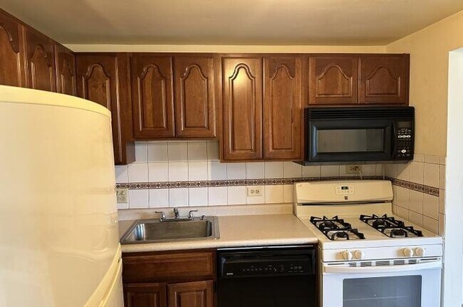 Building Photo - 1460 Fairlane Dr