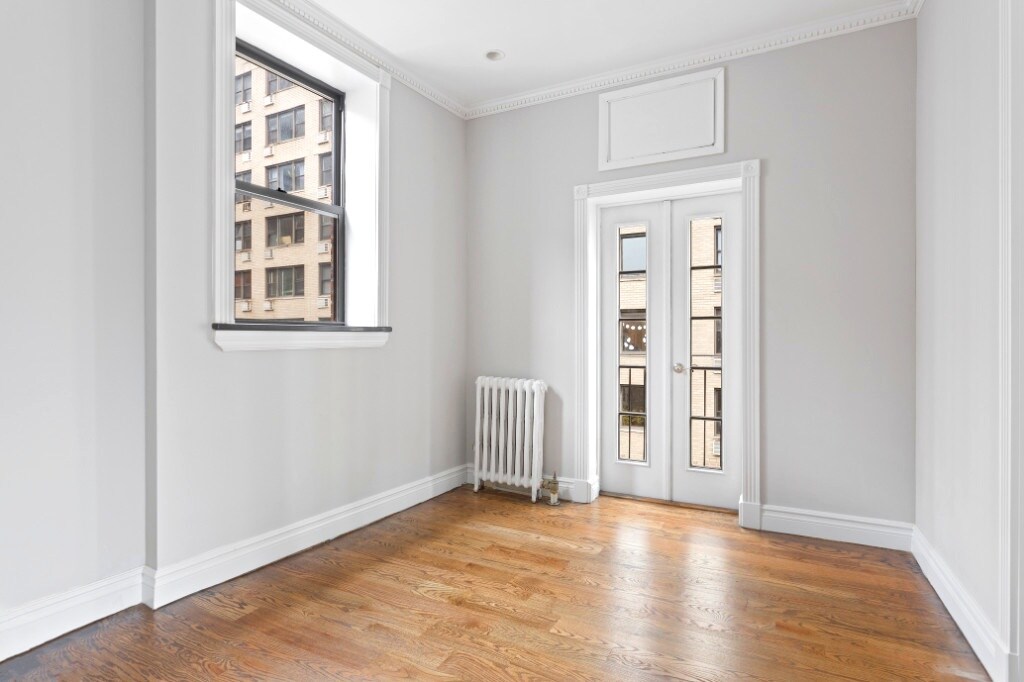 Bedroom - 235 E 35th St
