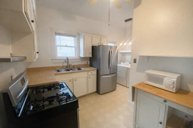 Foto del edificio - 4213 Avenue C