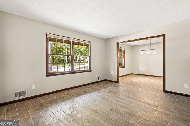 Foto del edificio - 3276 Hidden Forest Dr